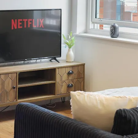 Modern 2-Bed Apartment, Free Parking, City Centre, Netflix & Pet Friendly - Hosted By Stay Host Save Sheffield Exterior photo