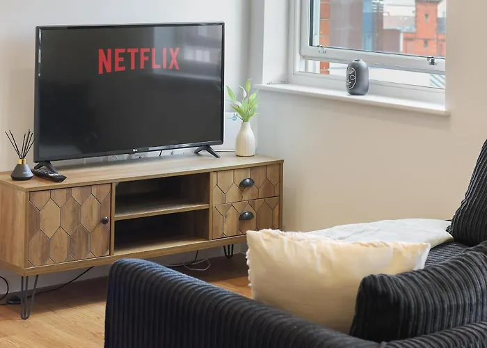 Modern 2-Bed Apartment, Free Parking, City Centre, Netflix & Pet Friendly - Hosted By Stay Host Save